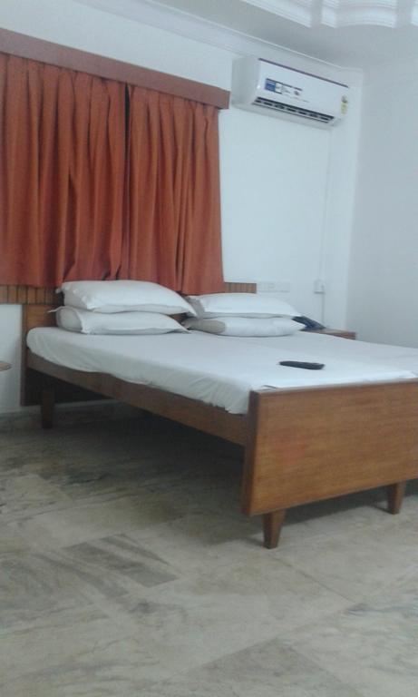 Hôtel Royal Club à Chennai Extérieur photo